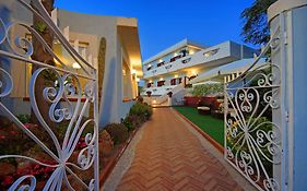 Iris Hotel